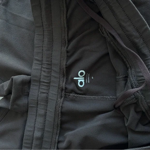 ALO Yoga Matching Set Men's brown Short Sleeve Tee & short - Picture 11 of 12